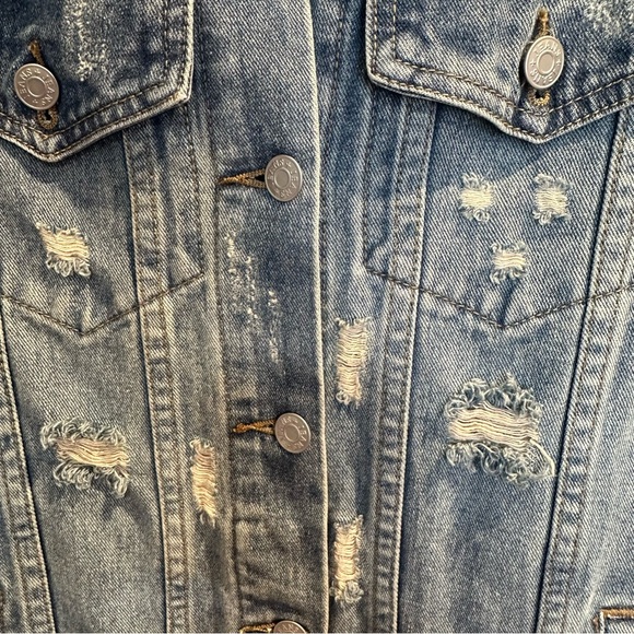 Veveret NWOT Elegant Long Denim Jacket with Pearl Accents - Picture 10 of 15